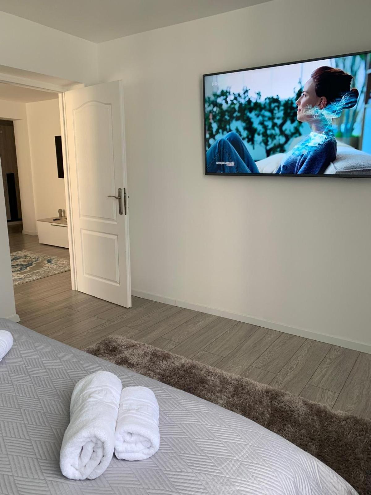 Rose Apartment Piatra Neamţ Esterno foto