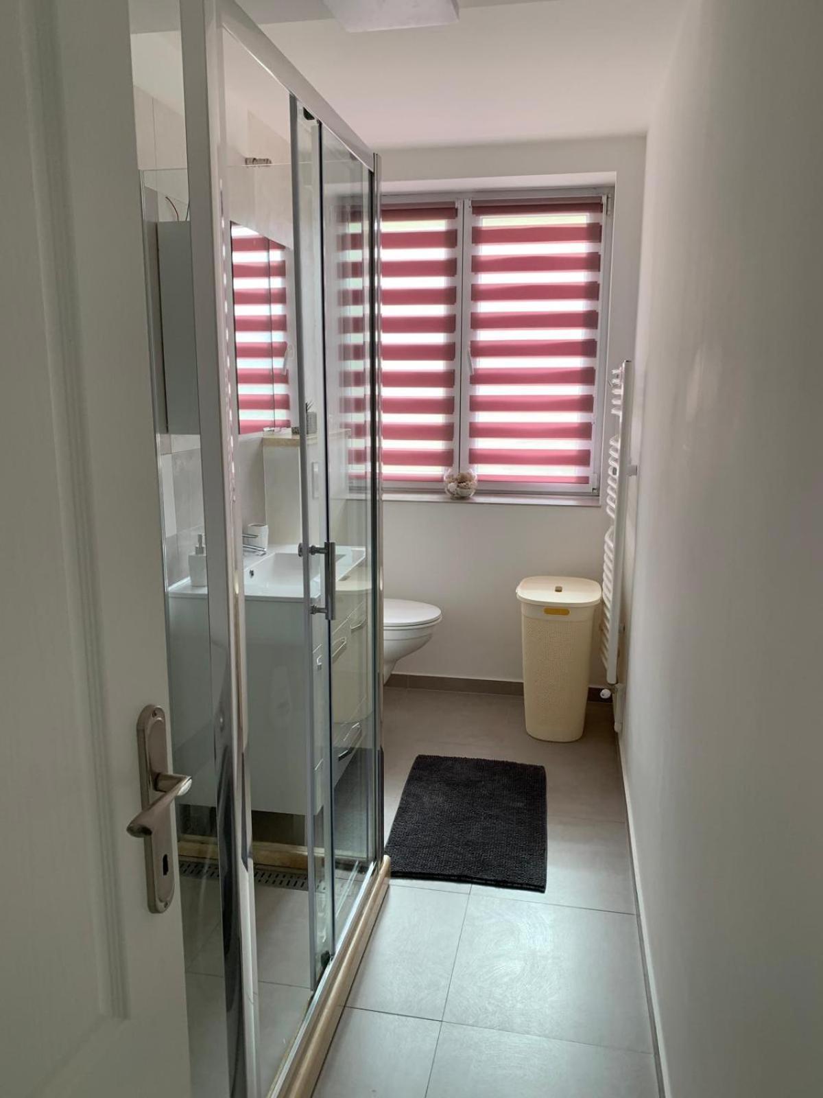 Rose Apartment Piatra Neamţ Esterno foto